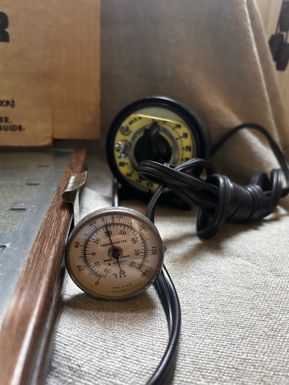 Vintage film developing accessories: timer, thermometer, proof printer box. - Picture 3 of 6